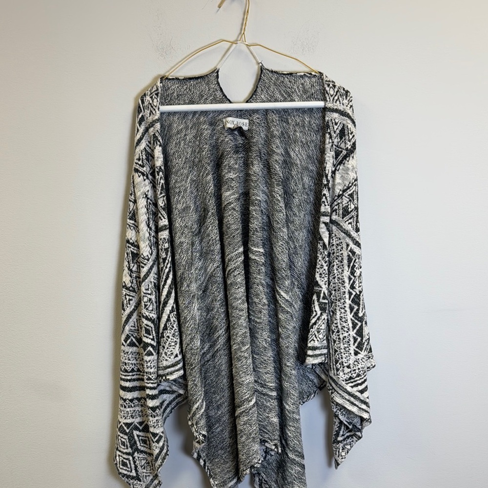 Knox Rose Size M Women's Black and White Patterned Sweater